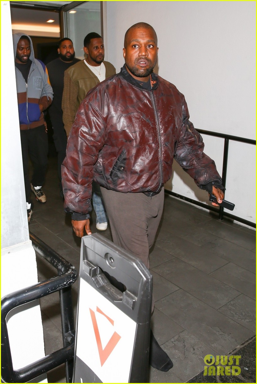 kanye west all smiles leaving dinner with friends 014946523