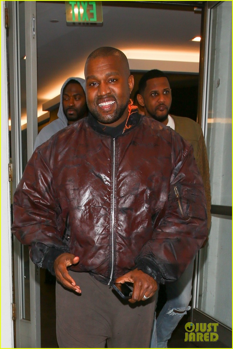 kanye west all smiles leaving dinner with friends 024946524